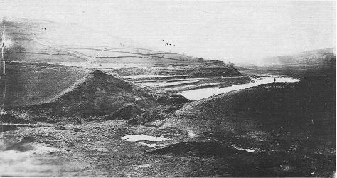 Great_Sheffield_FloodPhotograph of the Old Dale Dyke reservoir embankment, shortly following its collapse in March 1864.