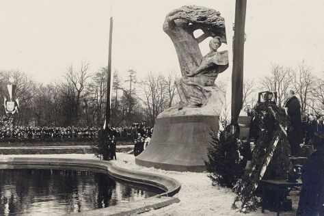 Odsłonięcie_pomnika_Fryderyka_Chopina_w_Warszawie_1926 Ceremony of unveiling of Frédéric Chopin monument in Warsaw on 14th November 1926